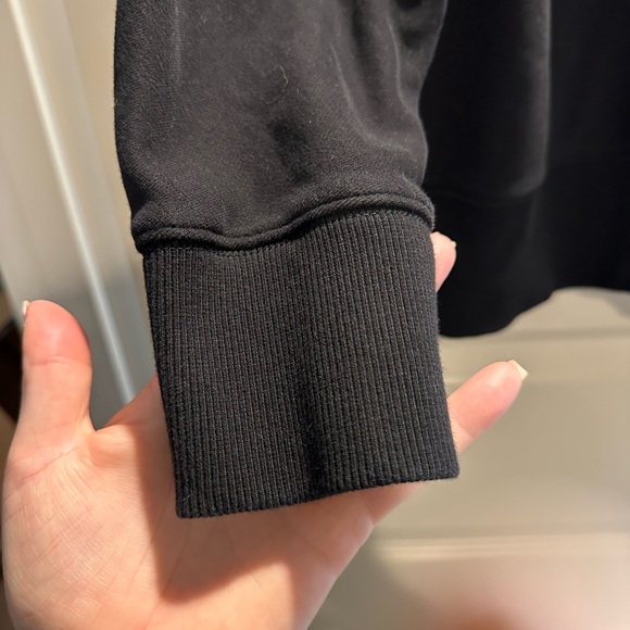 Vuori Sedona Weekender Crew Black Sweatshirt - Picture 9 of 10